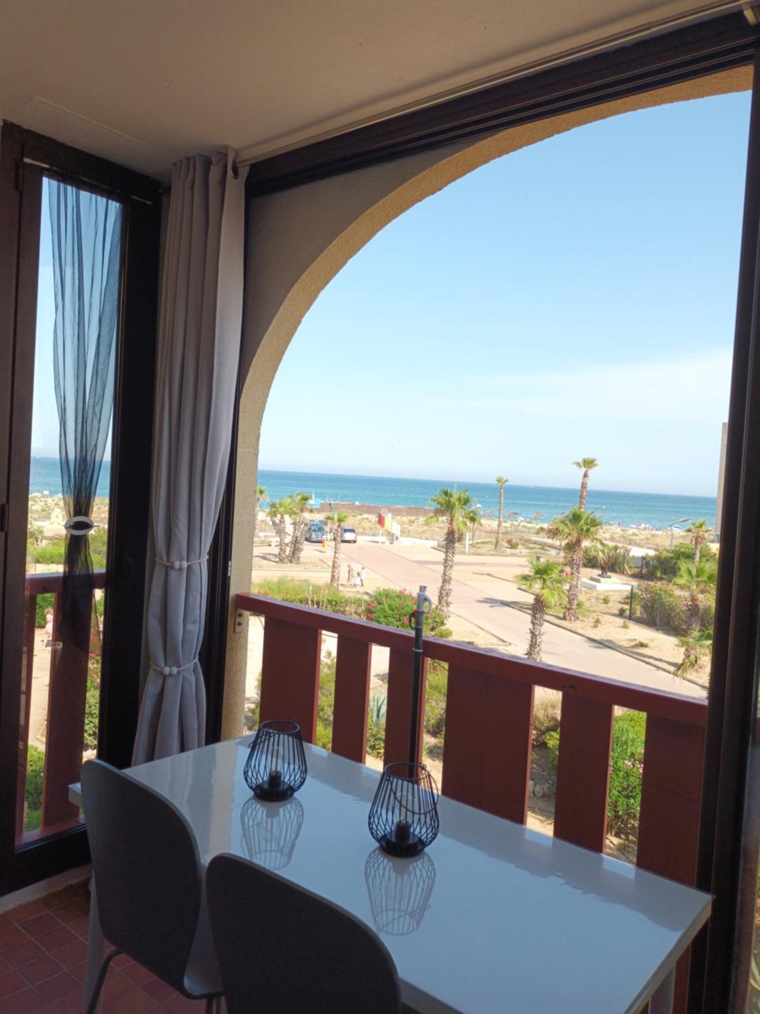 Le Victoria's Beach Barcares: Beachfront Comfort with Private Parking Le Barcares Exterior photo